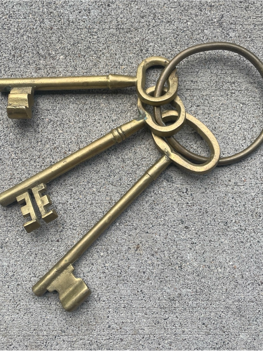 3 large Vintage Brass Skeleton Keys On Rustic Brass Ring Decorative Home decor